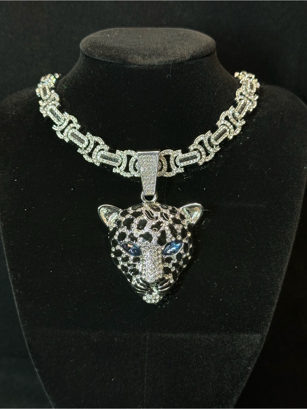 Iced Out Leopard Panther Pendant Necklace Silver Tone Rhinestone Hip Hop Chain